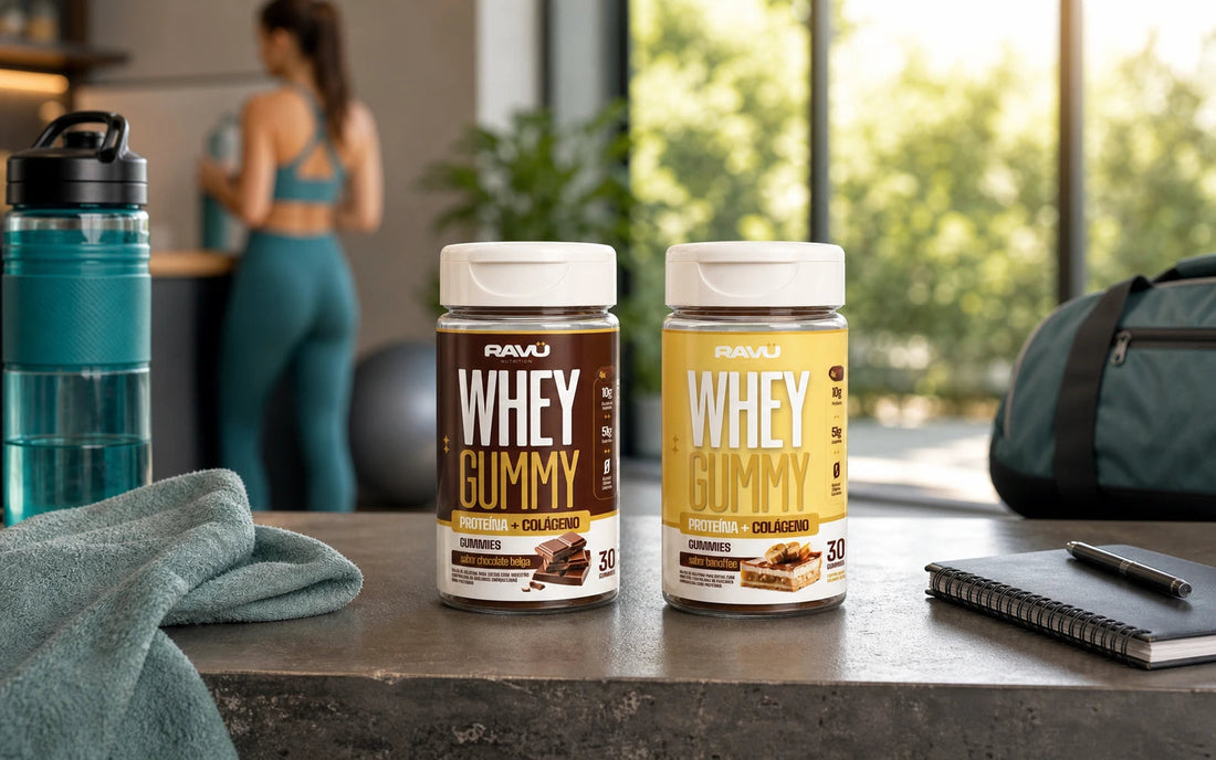 Whey Gummy RAVU chocolate e banoffee em bancada pós-treino para falar de porção